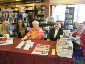 Hanging with (L to R): Lisa de Nikolits, Karen Probert, S. Noel Mckay & her mom!  